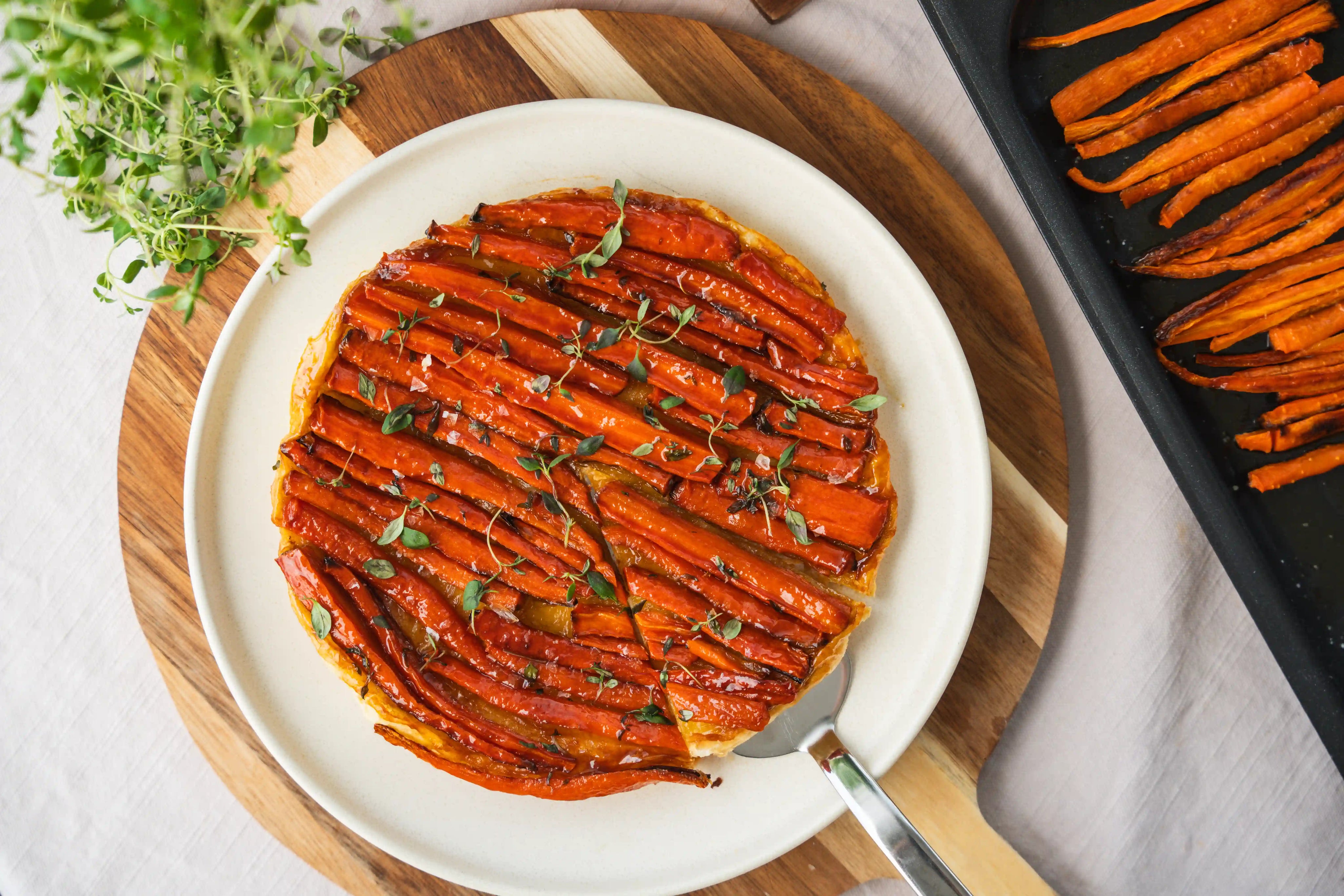 Vårens kanske vackraste paj? | Tarte Tatin med morötter, honung & timjan