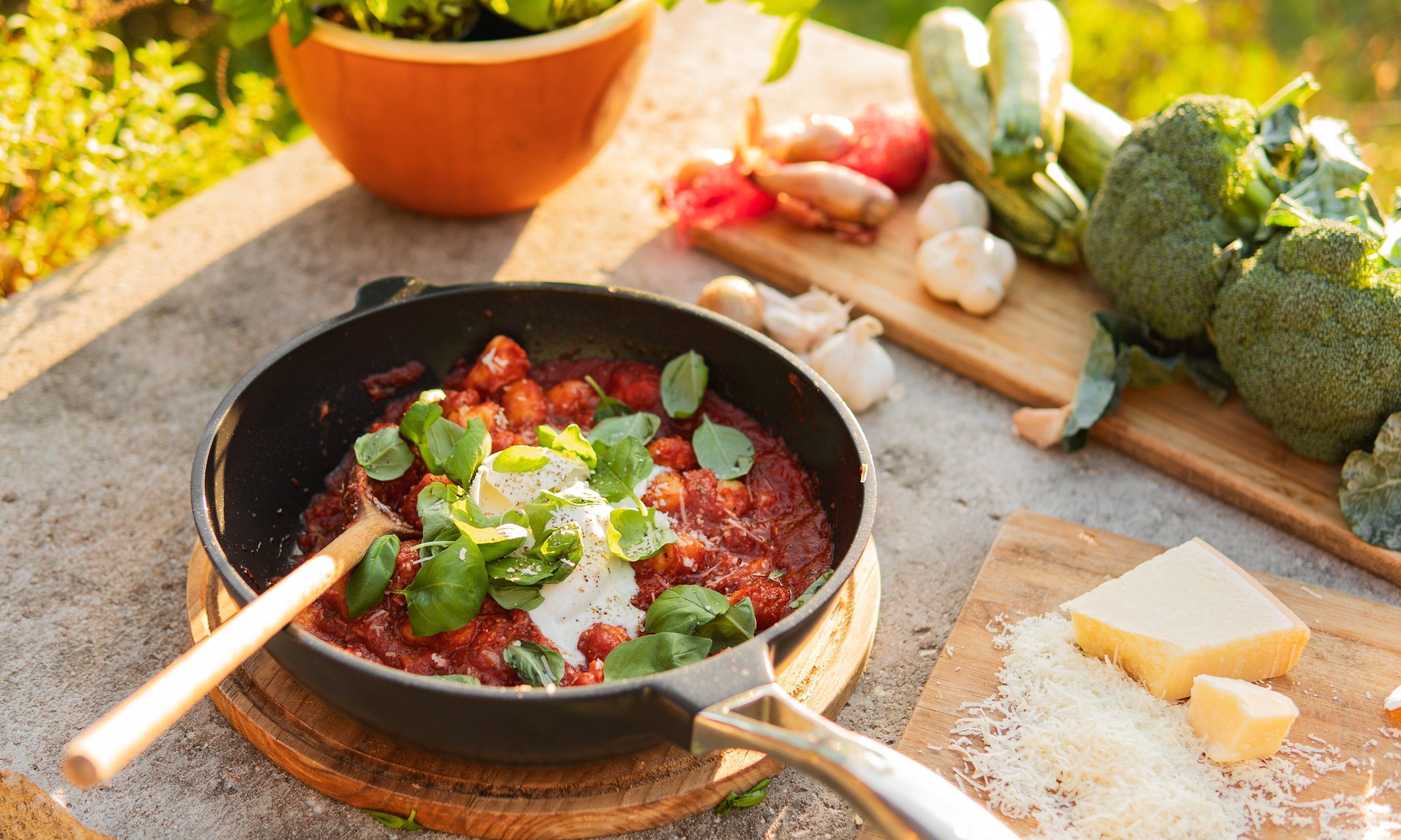 Snabb Gnocchi i Tomatsås med Burrata & Basilika │ Enkel & Krämig Middag i OnePan