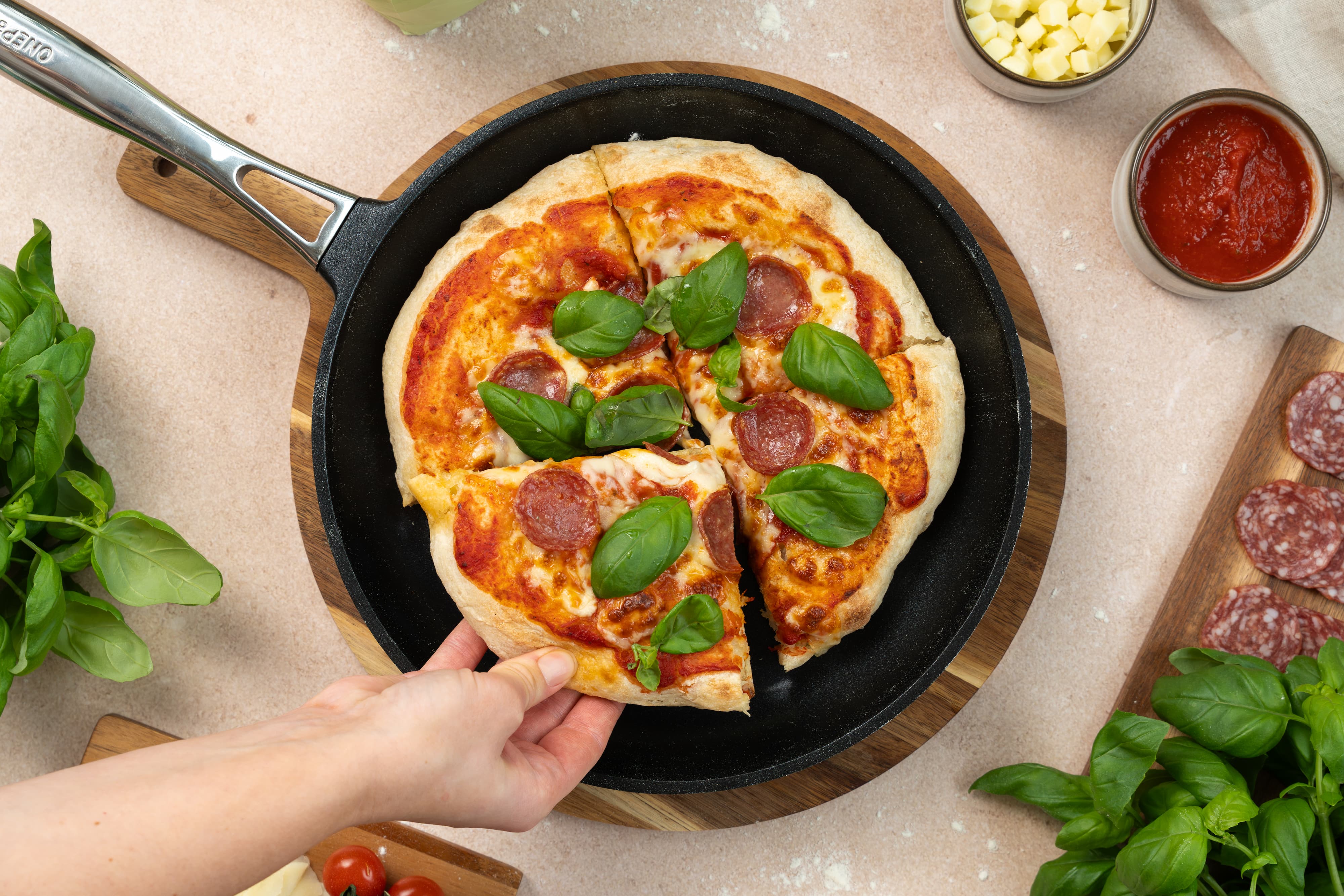 Pizza i stekpanna | krispig botten på 15 minuter