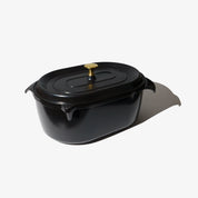 Svart gryta med lock och mässingsfärgad knopp, non-stick OnePot för långkok och soppor