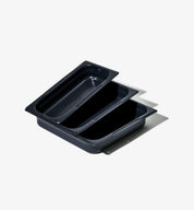 Set med tre rektangulära ugnsformar med non-stick-beläggning, mörka.