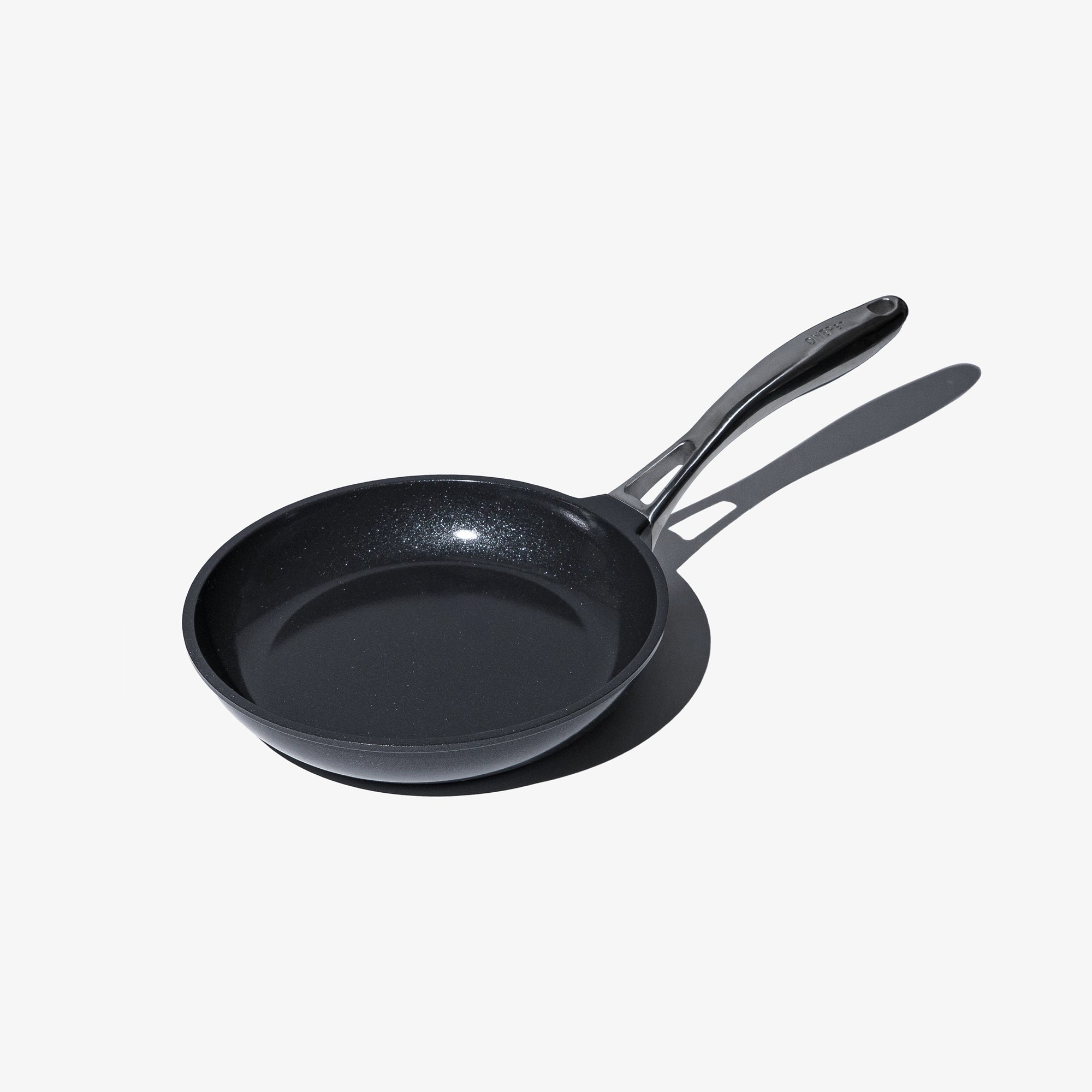 Svart stekpanna med långt handtag