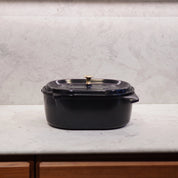 Svart gryta med genomskinligt svarttonat lock och mässingsfärgad knopp, OnePot